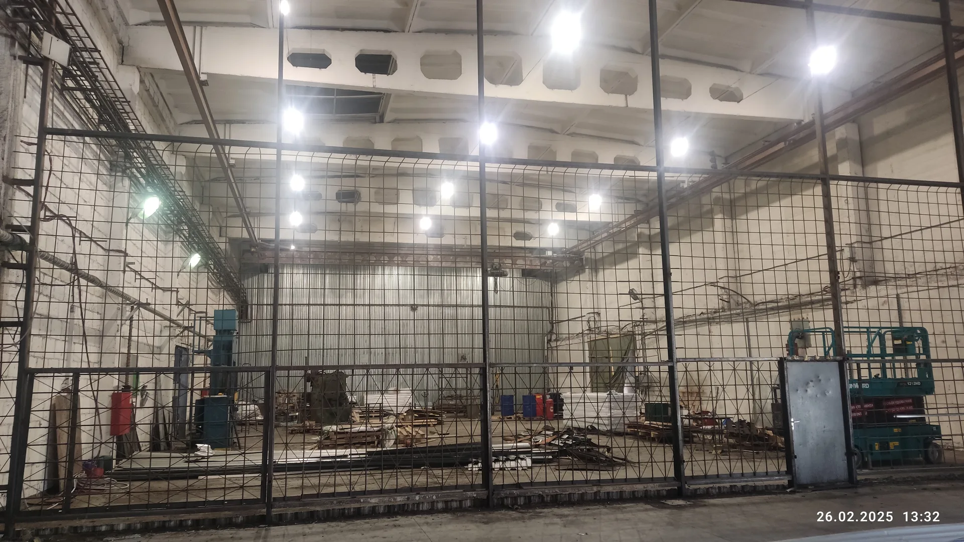 Складской комплекс до начала демонтажа — вид изнутри