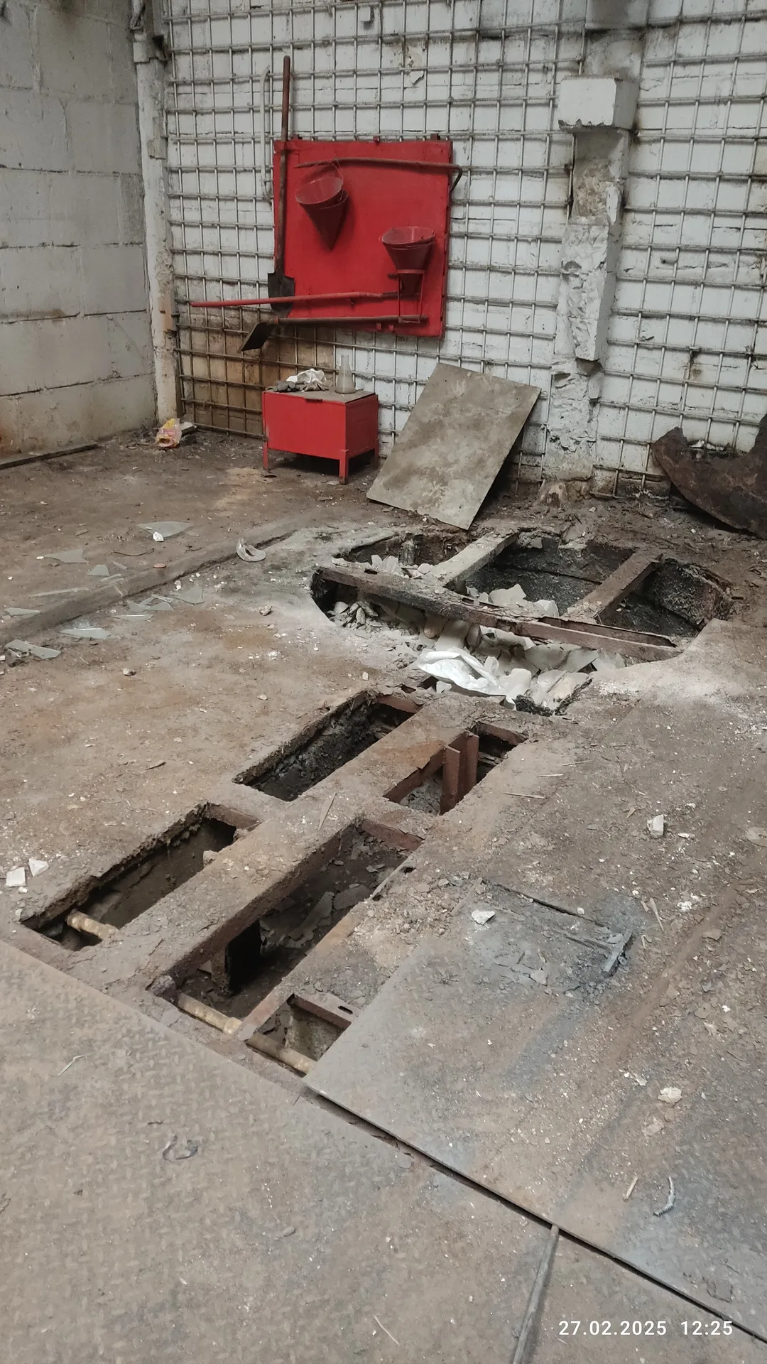 Начало демонтажа газобетонных перегородок
